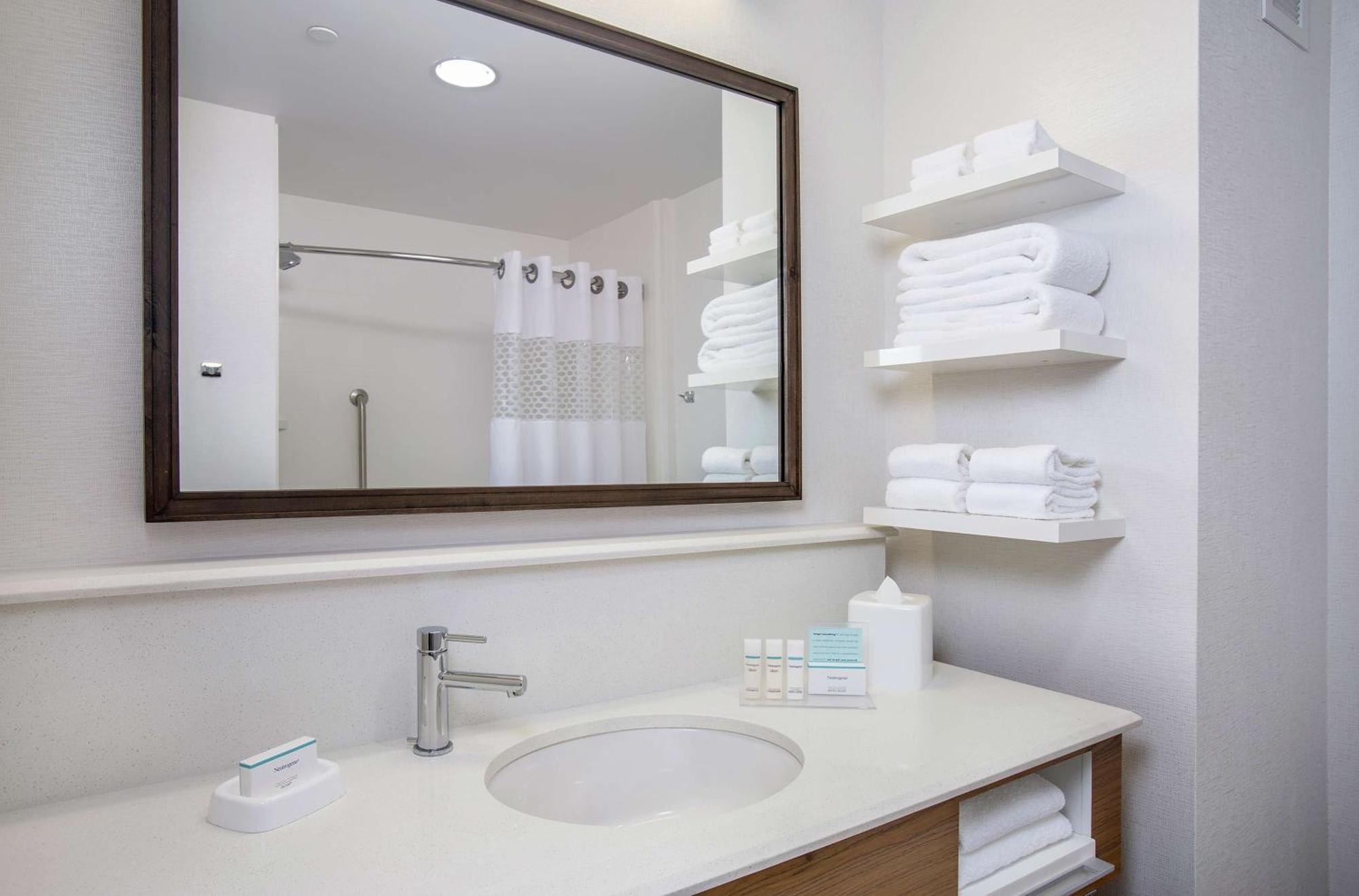 Hampton Inn & Suites Oahu Kapolei - Free Parking - No Resort Fee Esterno foto